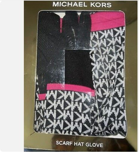 Michael Kors Ladies piece Winter Scarf Gloves And Beanie Set