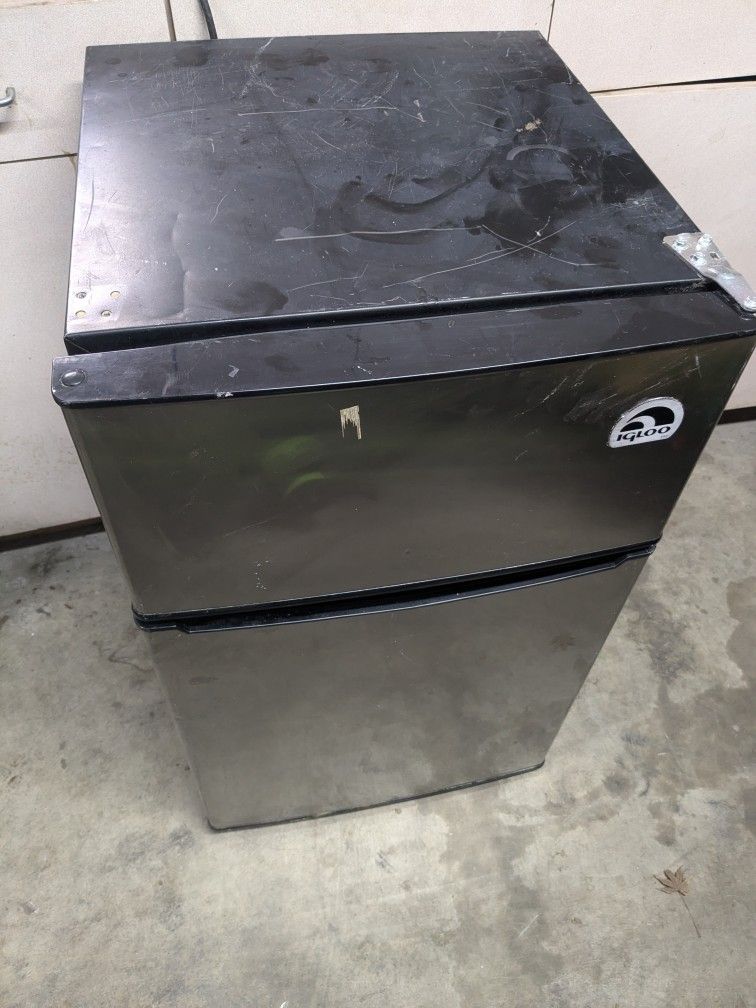 Igloo Mini Fridge