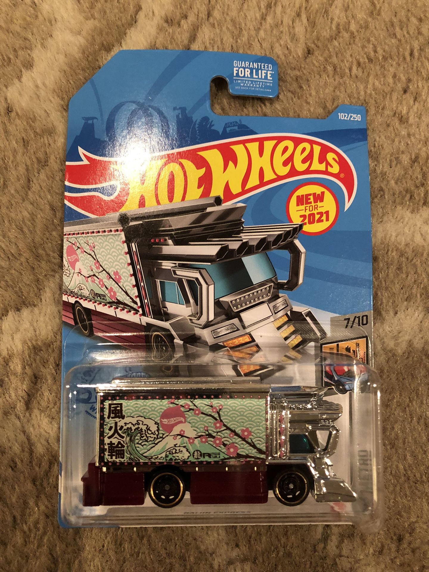 Hot wheels 2021 number 102 Raijin express