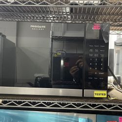 Frigidaire Gallery Microwave In Black