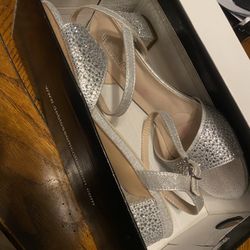 De Blossom Annie Low Heels 15$ Size 8.5