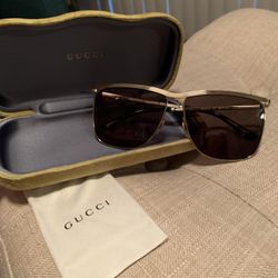 Men’s Gucci aviator sunglasses with gold trim