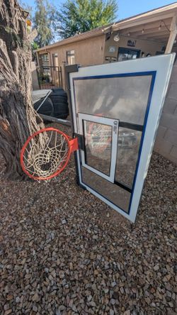 Lifetime 52" shatterproof basketball hoop