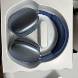 AirPod Max’s Bluetooth Headphones 