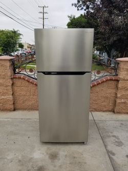 INSIGNIA REFRIGERATOR