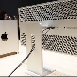 Apple Pro Display XDR + Apple Care