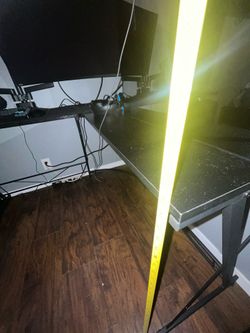 L- shaped desk / computer table / study
