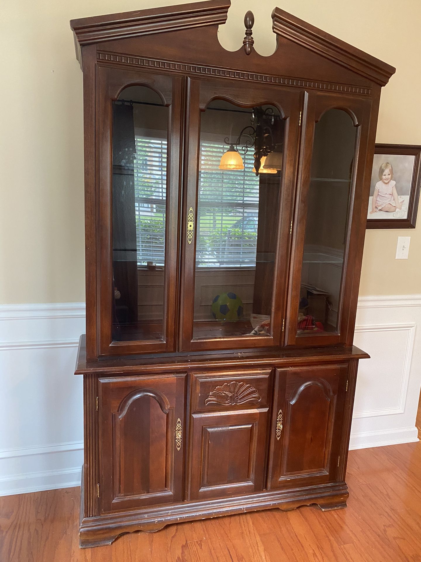Free china cabinet...need gone ASAP, new set coming in