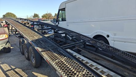 2023 Three Car Hauler Kaufman  gooseneck 