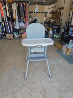 Graco SimpleSwitch 2-in-1 convertible high chair