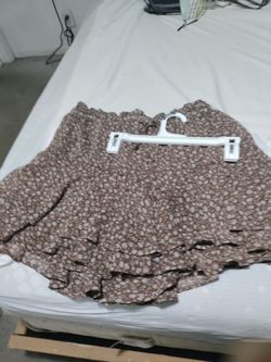 Brown Floral Ruffle Mini Skirt ( size LG ). PICK ⛏️ ONLY