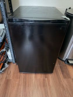 Mini refrigerator
