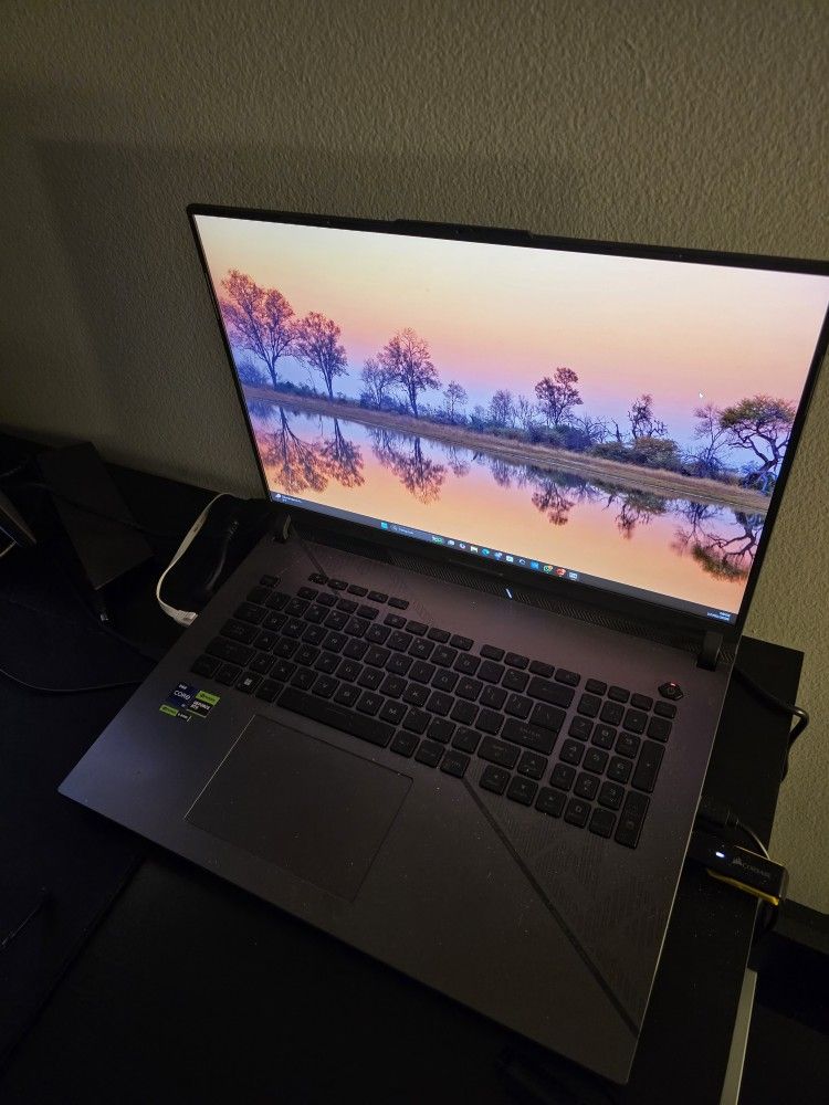 Laptop Rog Strix 4080 240hz 18.3