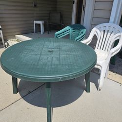 Patio Table And 5 Chairs