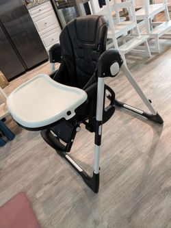 High Chair, foldable and adjutable【Very Good Condition】