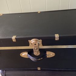 Trunk Concourse Black