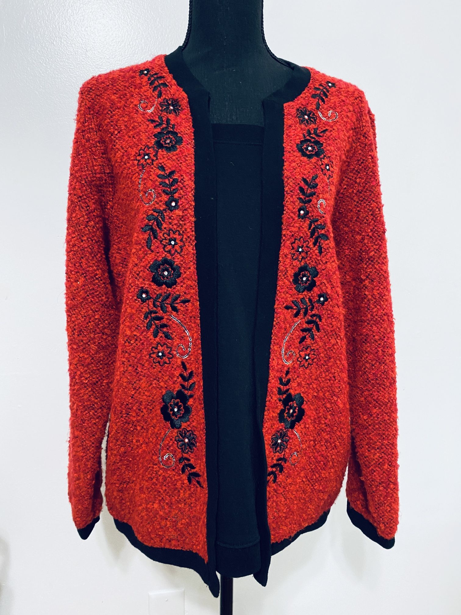 CATHY DANIELS SZ L 1-PC SWEATER RED W/BLACK & EMBELLISHED W/SILVER & PEARLS EUC