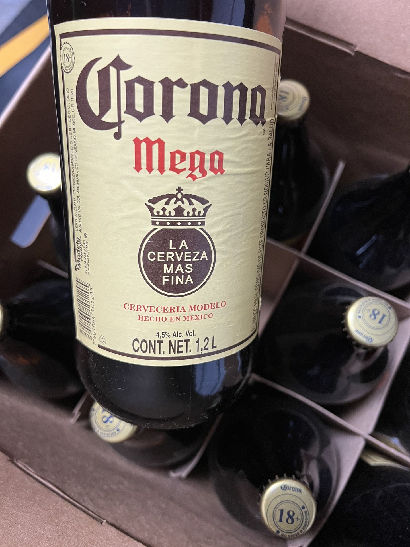Caguamas Corona Mega