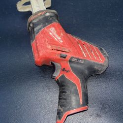 Milwaukee M12 Hacksaw 