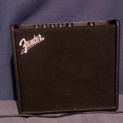 Fender ( Mustang LT25 )
