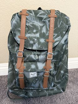 Herschel Retreat Backpack in Jungle Floral Green