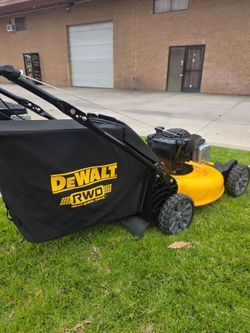 DEWALT GAS 21-IN SELF PROPELLED LANW MOWER