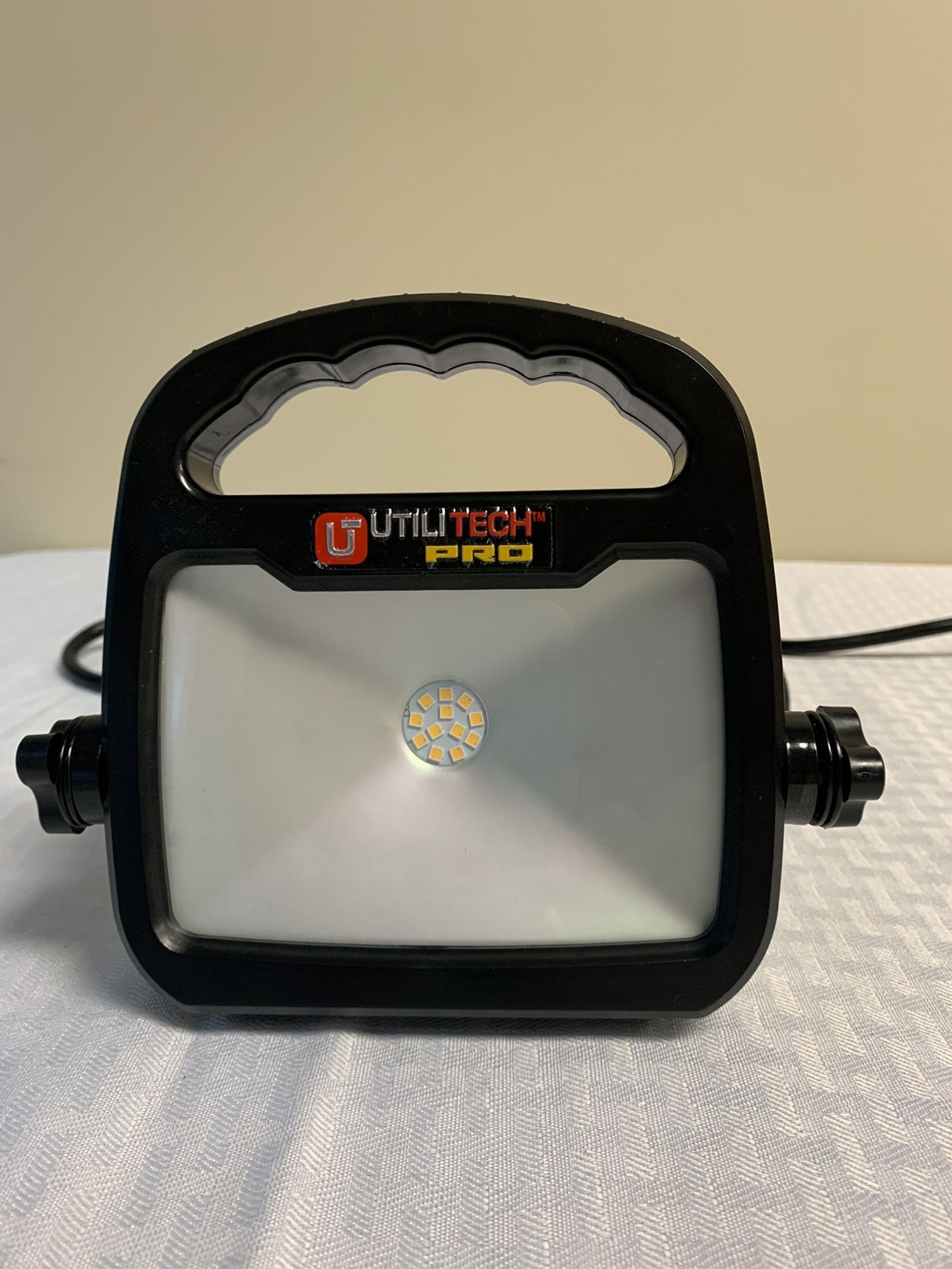 Light camera action for photo booth or photo light. Suitable for damp locations.
