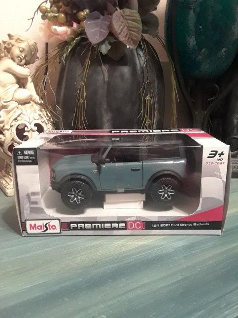 Maisto Premier DC Blue 2021 Ford Bronco Badlands Diecast toy truck New toy vehicle 1:24 scale $5