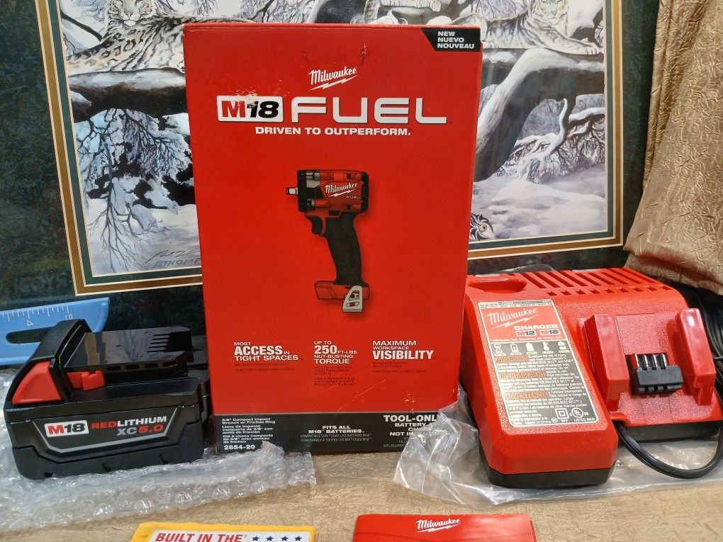 NEW MILWAUKEE M18 FUEL 3/8 IMPACT WRENCH KIT