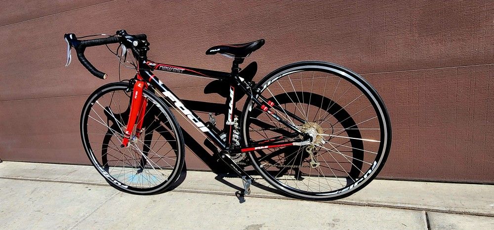Fuji Newest 3.0 Road Bike
Size 42cm $390