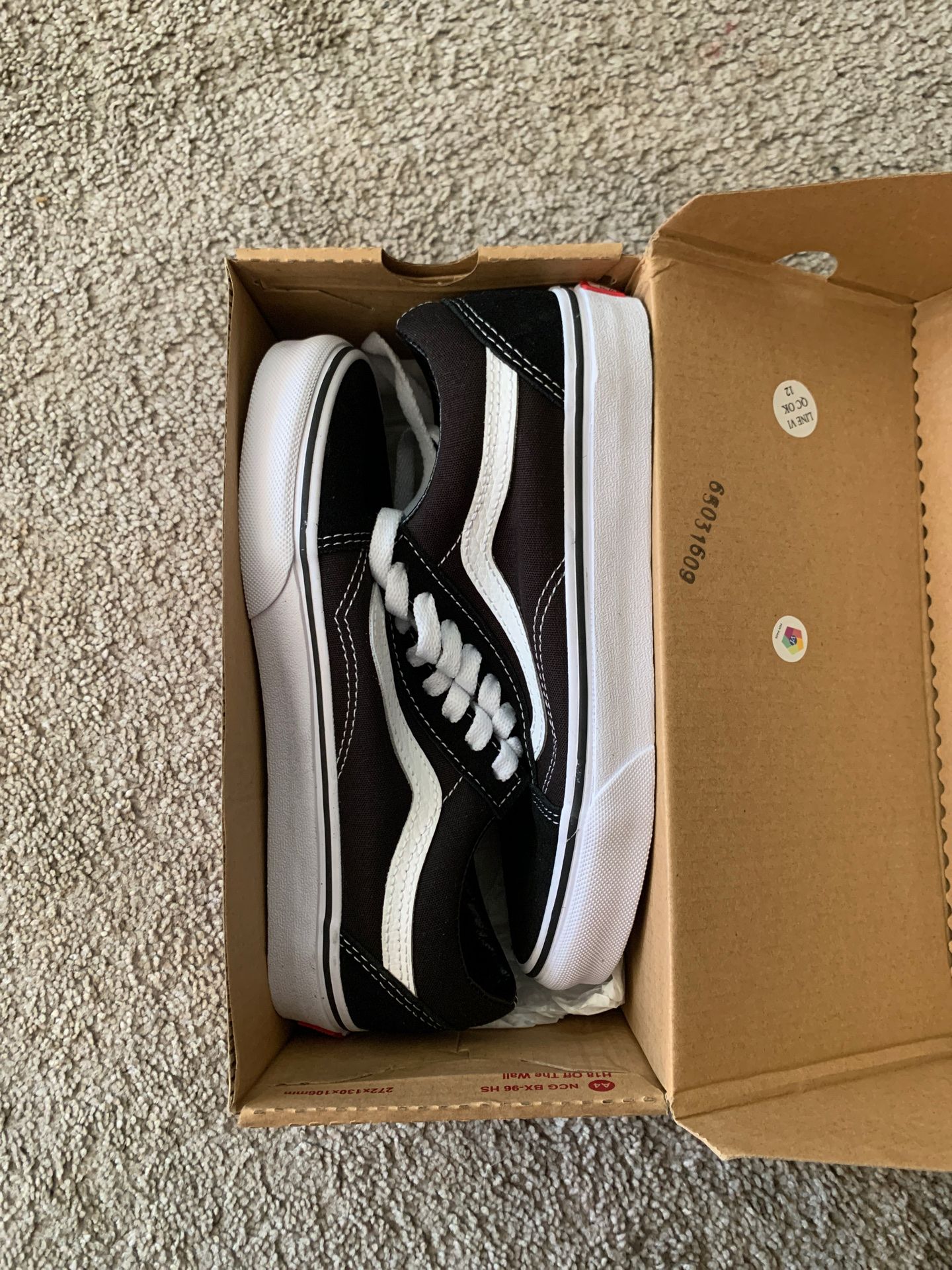 BRAND NEW NEVER WORN VANS STILL IN BOX