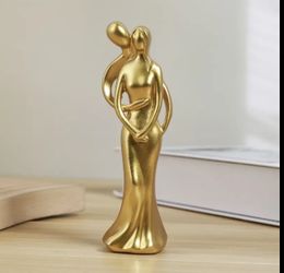 Love Statue - Couple Figurine in Golden