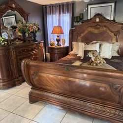 Exquisite Michael Amini Cortina Queen Bedroom Set