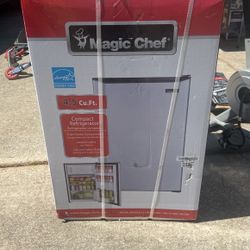 Compact Refrigerator 