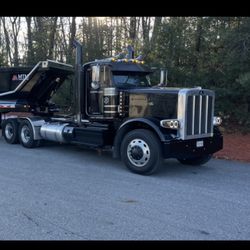 PETERBILT 389 TRACTOR 