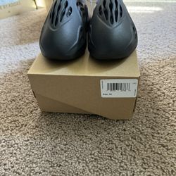 Yeezy Foam Rnrs  Onyx  7k 10k 12k 1y 🚨🚨🚨🔥🔥🔥 