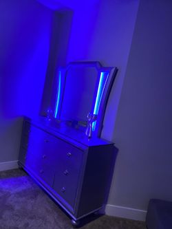 Dresser with Mirror and LED Lightingset