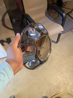 GMC Denali Rim Cap