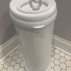 Ubbi Diaper Trash Can Pail Like New Save $$$$