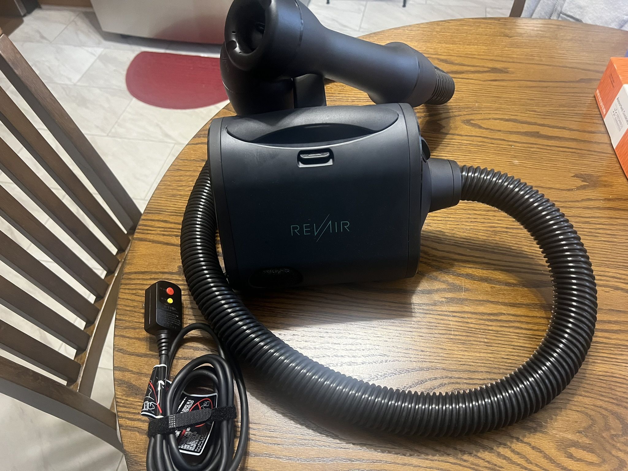 Gently used / Like New Revair Reverse Hair Dryer-Save time and Hair Health!!