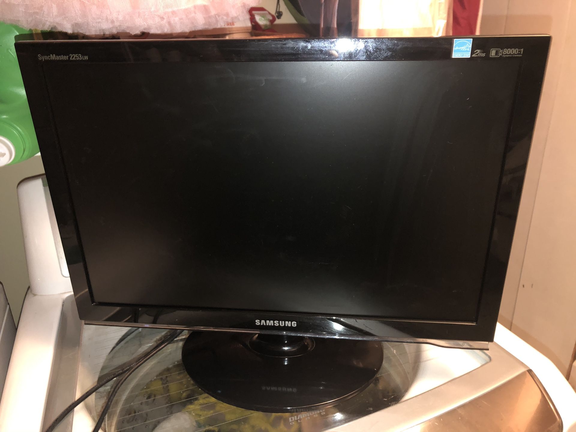 SAMSUNG 21.6” LCD computer monitor