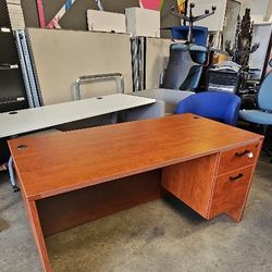 10qty. 60x30in Executive Office Desks **Cherry**