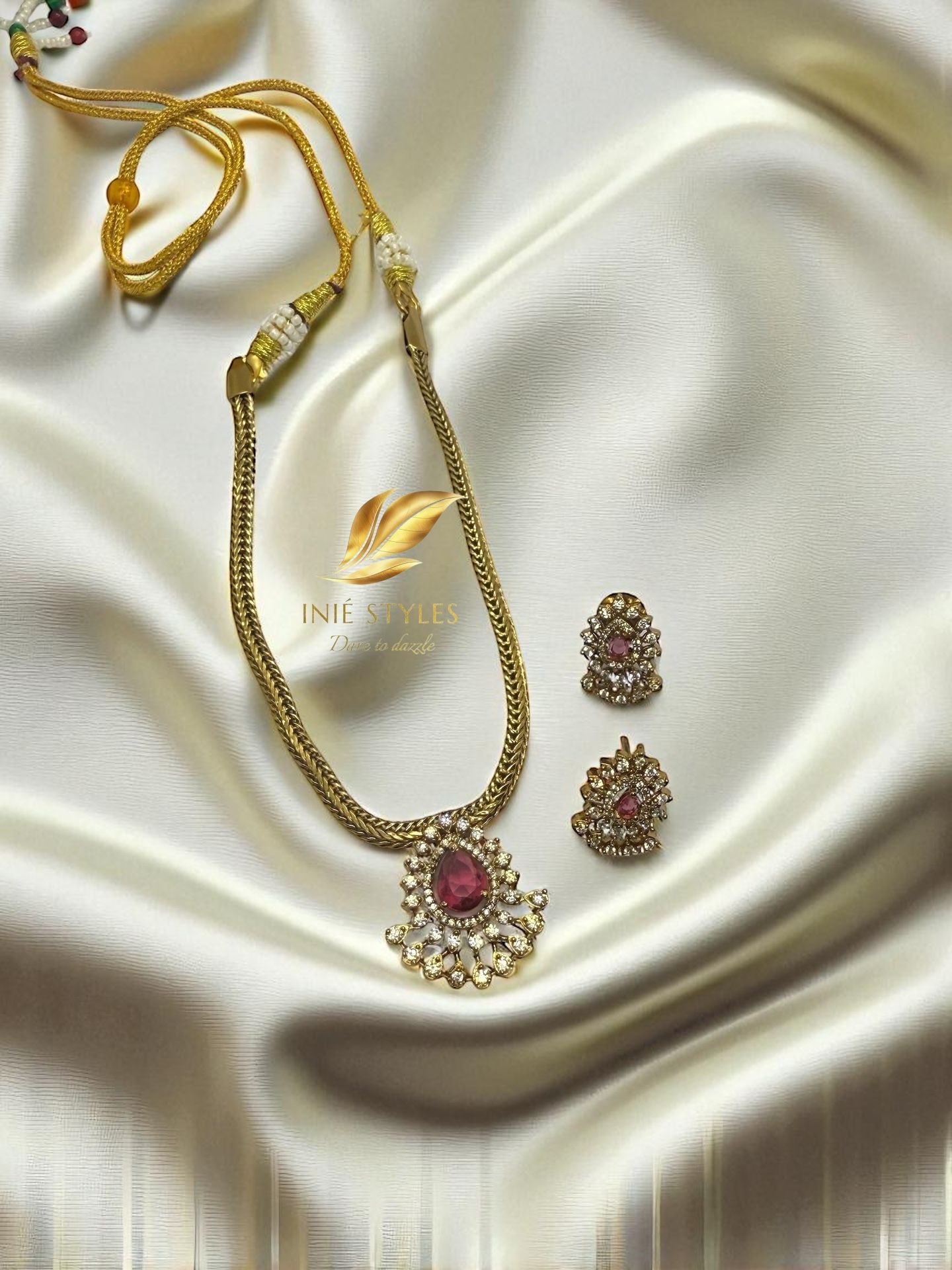 Elegant Ad Pendant Necklace Set