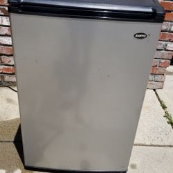 Sanyo Mini refrigerator $95