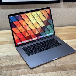 2019 15” MacBook Pro - 2.6 GHz i7 - 16GB - 256GB SSD