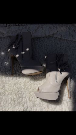NEW Nude peep toe platform heels