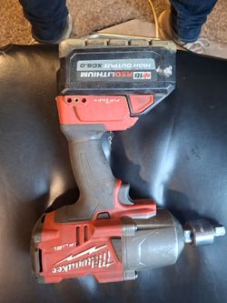 Milwaukee M18 Fuel One-Key Impact Wrench with XC6.0 Battery