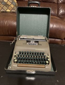 Vintage Smith-Corona Sterling Portable Typewriter With Case