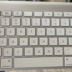 Apple Wireless keyboard