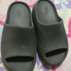 adidas yeezy size 1 de niño en buenas condiciones 